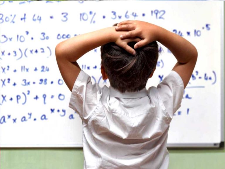 الخوف من الرياضيات عند الأطفال لا يؤثر على نتائج الامتحانات فقط