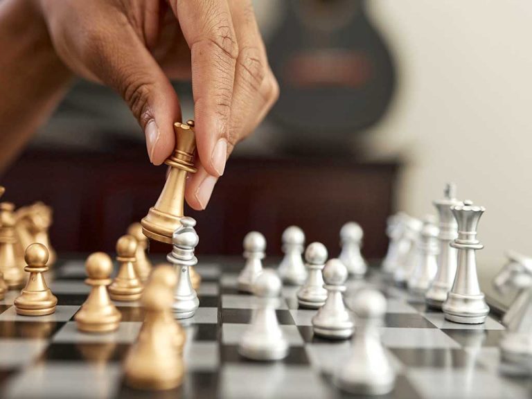 كيف نلعب الشطرنج وما فوائد اللعبة