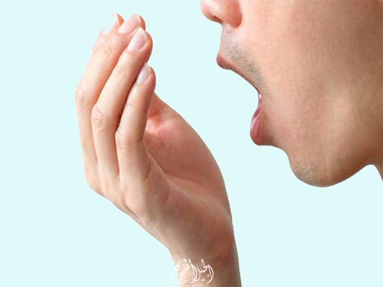 أبرز أسباب رائحة الفم